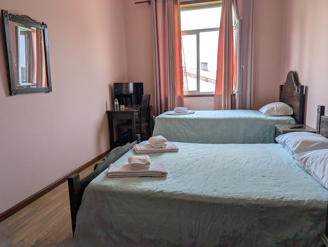 Foto 2, 1 x Cama de casal + 1 Cama solteiro | Catavento