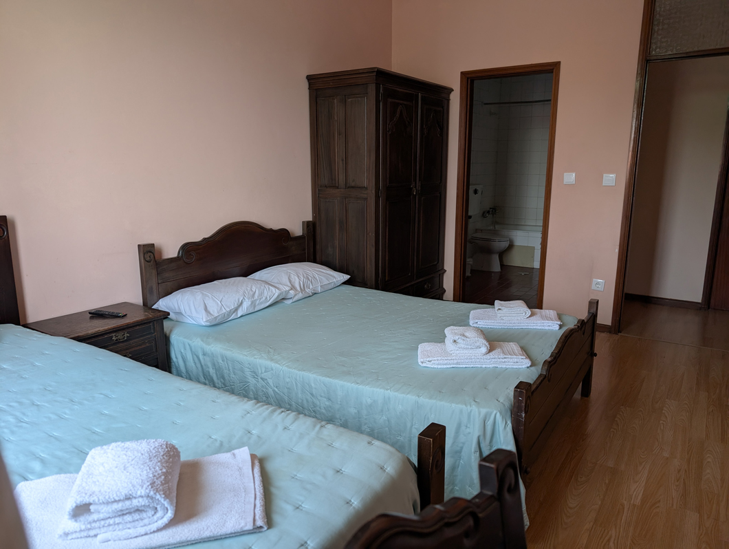 Foto 3, 1 x Cama de casal + 1 Cama solteiro | Catavento